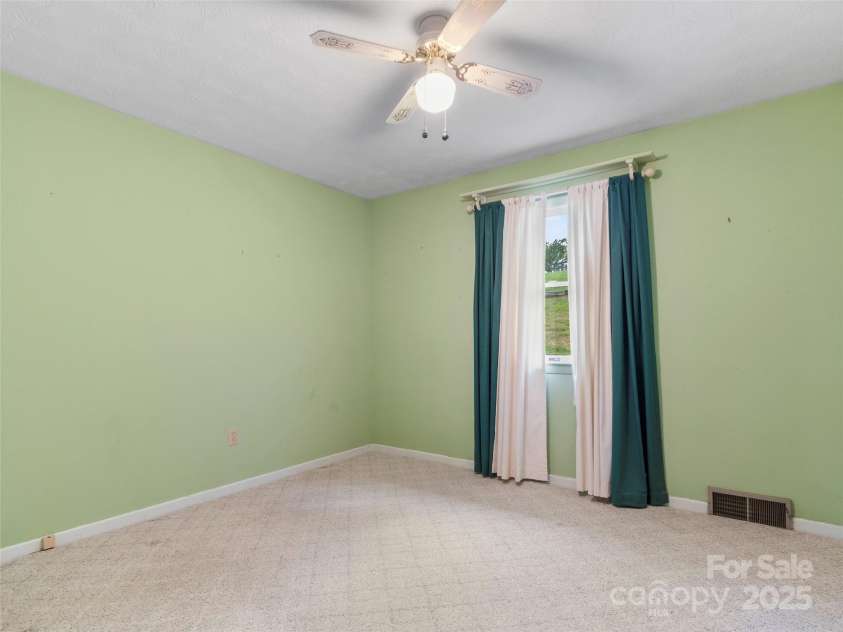 220 Grand View Lane, Burnsville, NC 28714.  MLS# CAR4287222, YatesRealty ID 32743. 