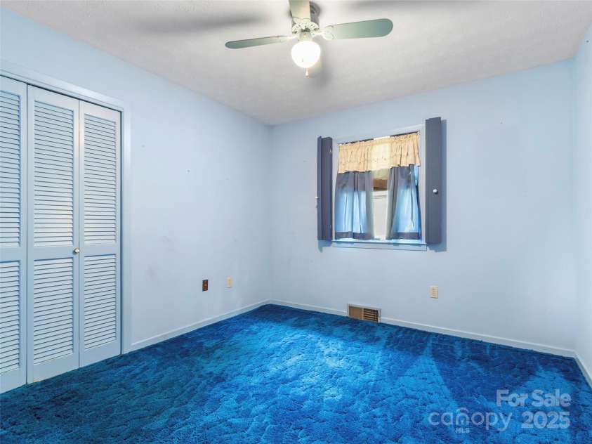 220 Grand View Lane, Burnsville, NC 28714.  MLS# CAR4287222, YatesRealty ID 32743. 