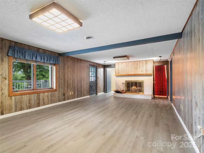 220 Grand View Lane, Burnsville, NC 28714.  MLS# CAR4287222, YatesRealty ID 32743. 