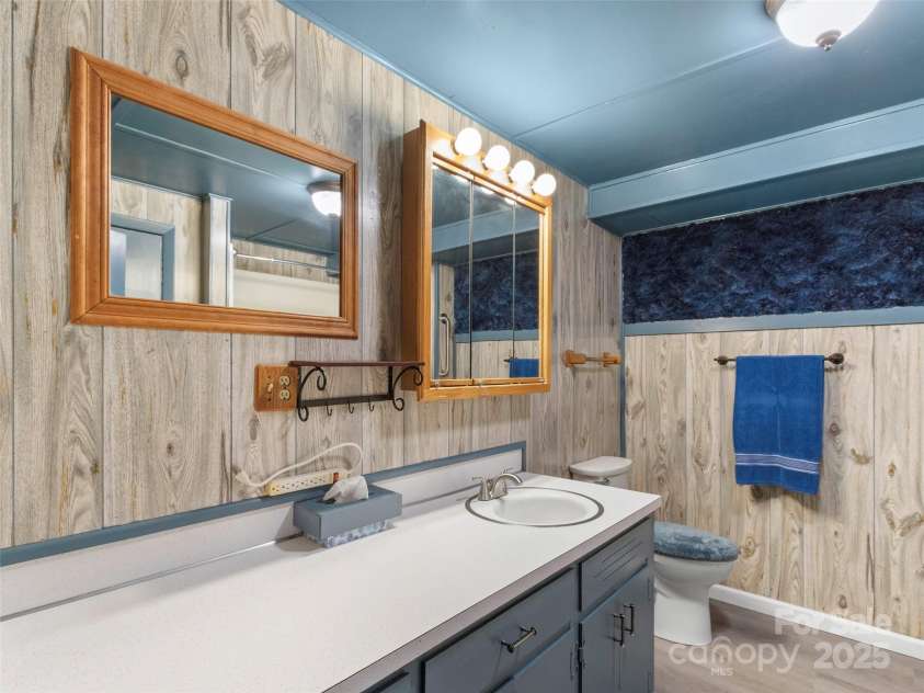 220 Grand View Lane, Burnsville, NC 28714.  MLS# CAR4287222, YatesRealty ID 32743. 