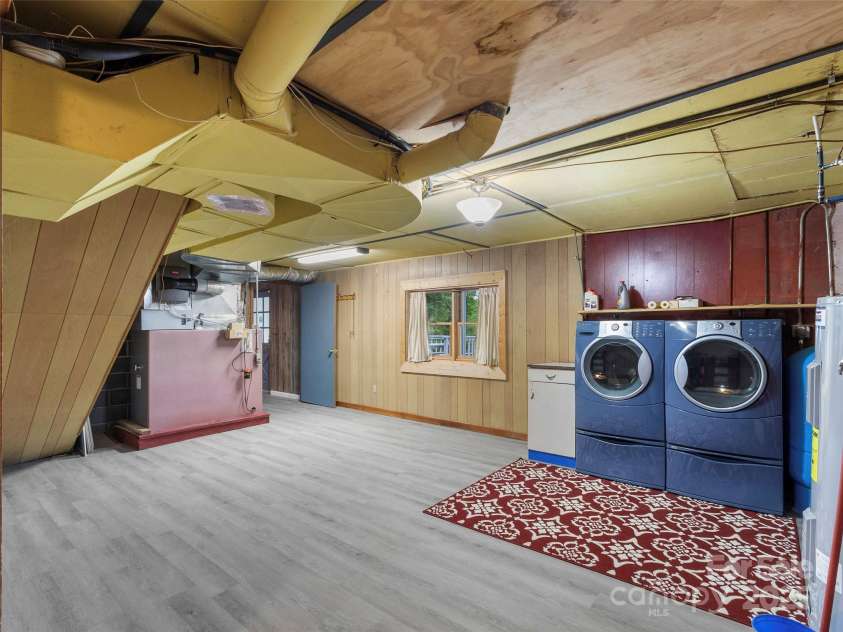 220 Grand View Lane, Burnsville, NC 28714.  MLS# CAR4287222, YatesRealty ID 32743. 