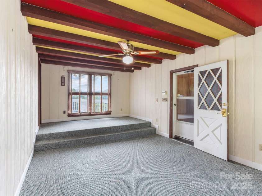 220 Grand View Lane, Burnsville, NC 28714.  MLS# CAR4287222, YatesRealty ID 32743. 