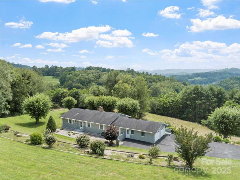 220 Grand View Lane, Burnsville, NC 28714.  MLS# CAR4287222, YatesRealty ID 32743. 