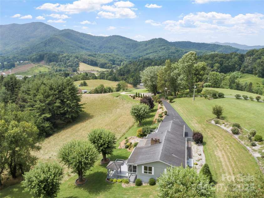 220 Grand View Lane, Burnsville, NC 28714.  MLS# CAR4287222, YatesRealty ID 32743. 
