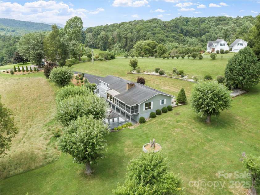 220 Grand View Lane, Burnsville, NC 28714.  MLS# CAR4287222, YatesRealty ID 32743. 