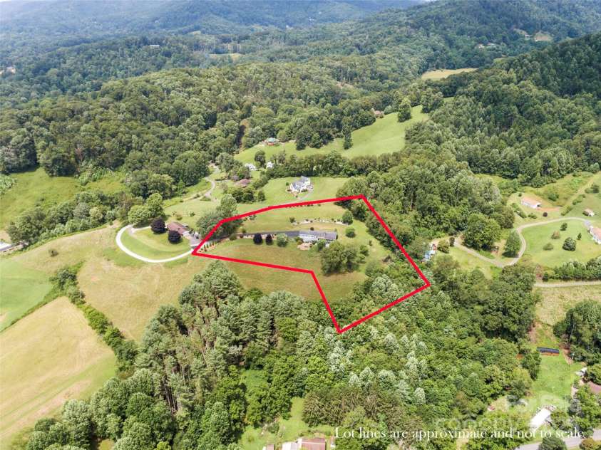 220 Grand View Lane, Burnsville, NC 28714.  MLS# CAR4287222, YatesRealty ID 32743. 