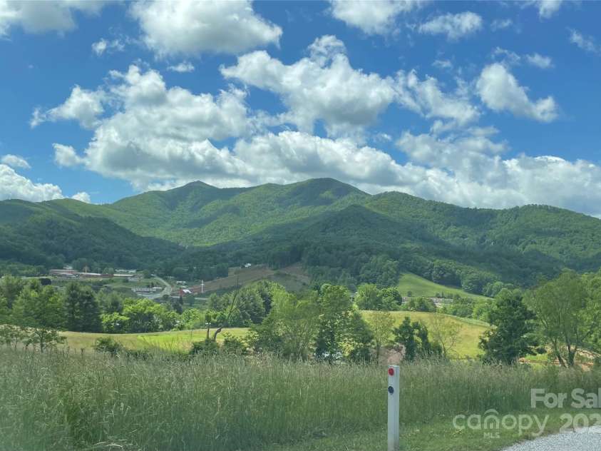 220 Grand View Lane, Burnsville, NC 28714.  MLS# CAR4287222, YatesRealty ID 32743. 