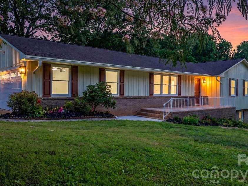 602 Sharon Drive, Statesville, NC 28625.  MLS# CAR4388073, YatesRealty ID 32743. 