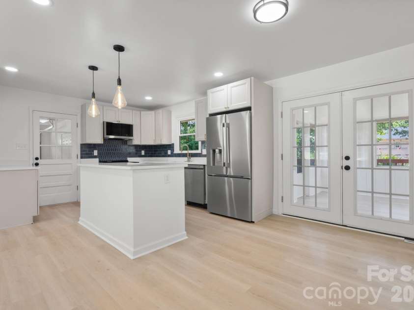 602 Sharon Drive, Statesville, NC 28625.  MLS# CAR4388073, YatesRealty ID 32743. 