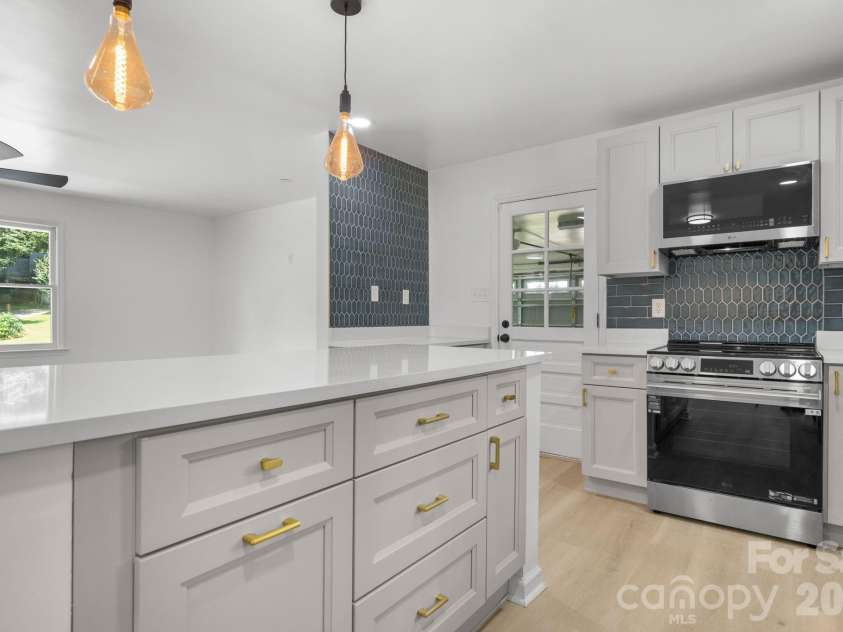 602 Sharon Drive, Statesville, NC 28625.  MLS# CAR4388073, YatesRealty ID 32743. 