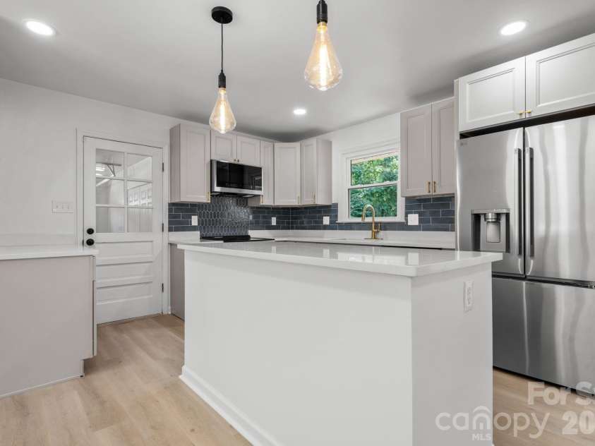 602 Sharon Drive, Statesville, NC 28625.  MLS# CAR4388073, YatesRealty ID 32743. 