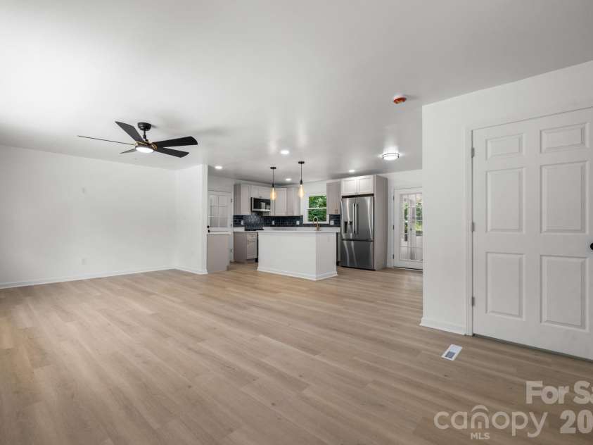 602 Sharon Drive, Statesville, NC 28625.  MLS# CAR4388073, YatesRealty ID 32743. 