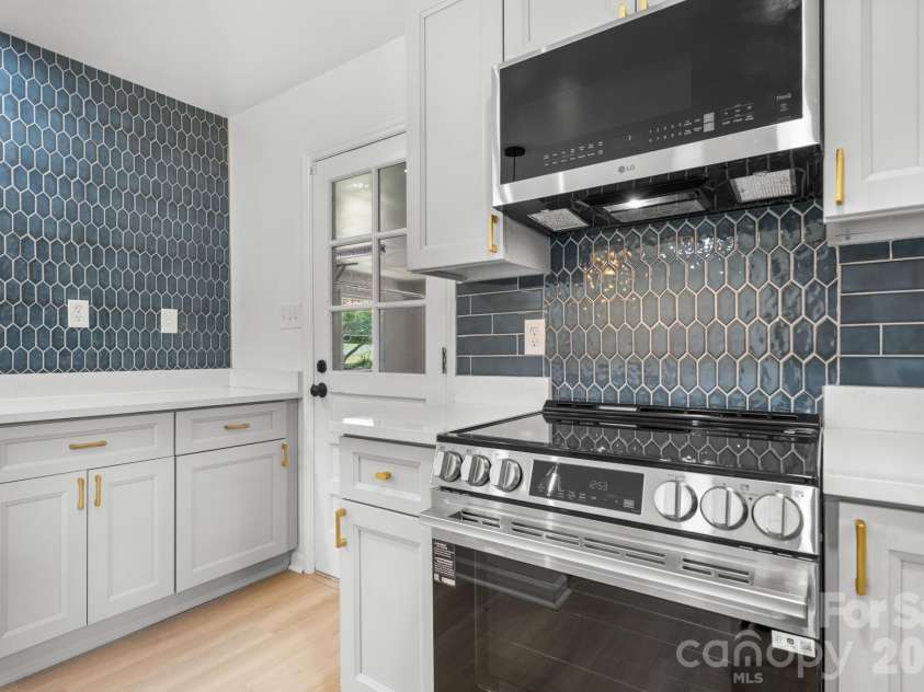 602 Sharon Drive, Statesville, NC 28625.  MLS# CAR4388073, YatesRealty ID 32743. 