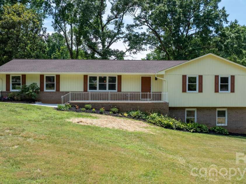 602 Sharon Drive, Statesville, NC 28625.  MLS# CAR4388073, YatesRealty ID 32743. 
