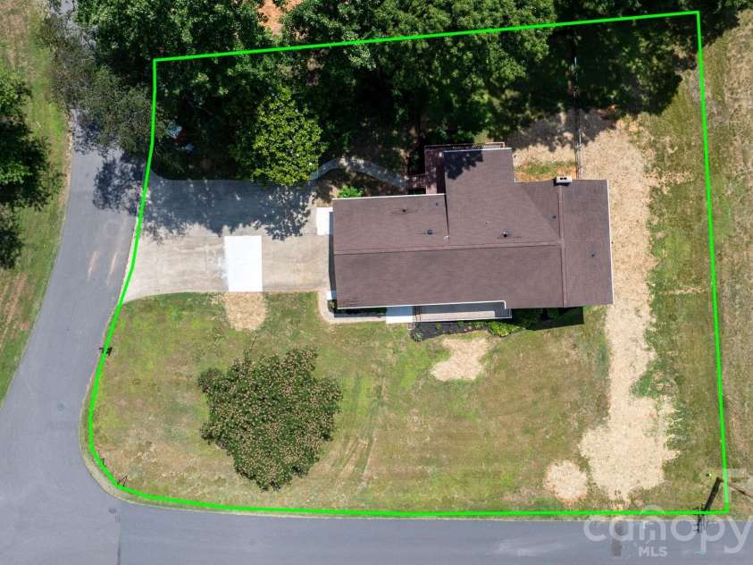 602 Sharon Drive, Statesville, NC 28625.  MLS# CAR4388073, YatesRealty ID 32743. 