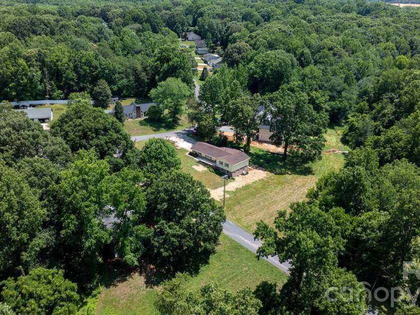 602 Sharon Drive, Statesville, NC 28625.  MLS# CAR4388073, YatesRealty ID 32743. 