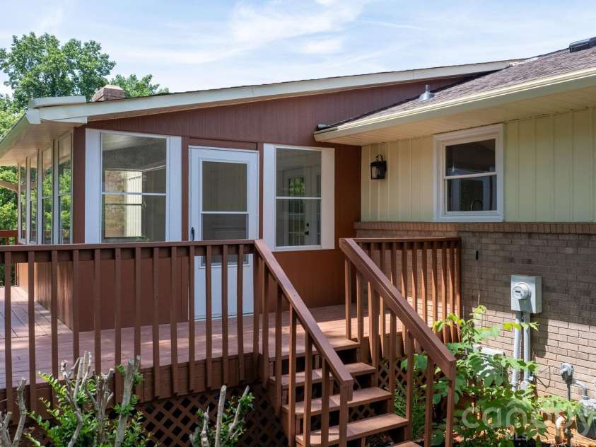 602 Sharon Drive, Statesville, NC 28625.  MLS# CAR4388073, YatesRealty ID 32743. 
