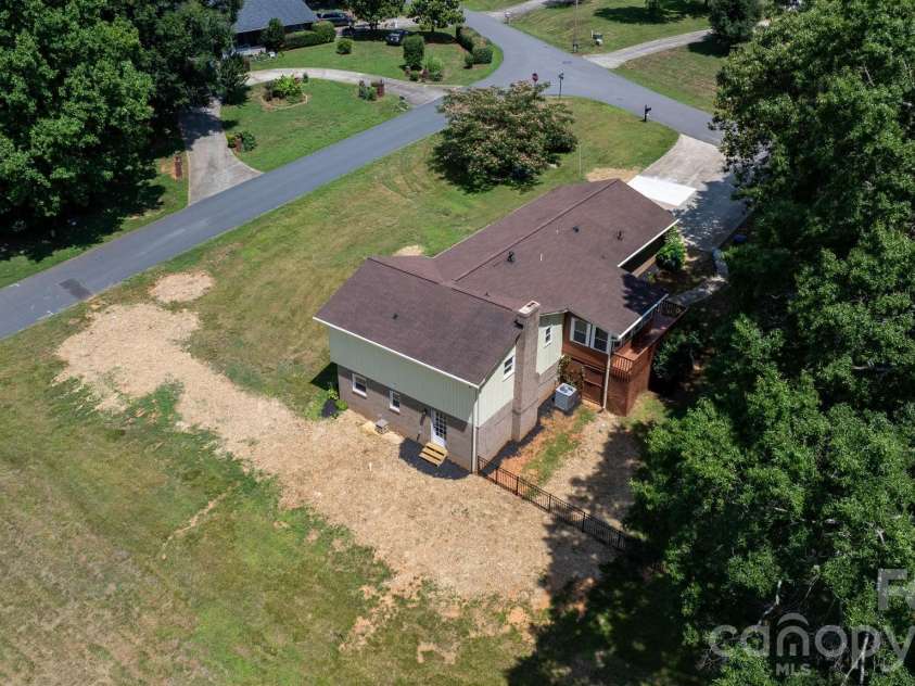 602 Sharon Drive, Statesville, NC 28625.  MLS# CAR4388073, YatesRealty ID 32743. 