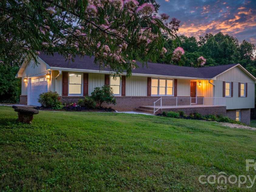 602 Sharon Drive, Statesville, NC 28625.  MLS# CAR4388073, YatesRealty ID 32743. 