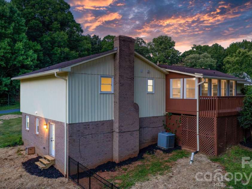 602 Sharon Drive, Statesville, NC 28625.  MLS# CAR4388073, YatesRealty ID 32743. 