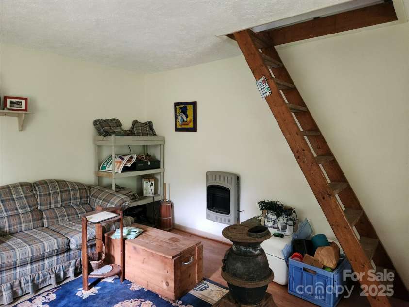 3076/3078 Blue Creek Road, Lenoir, NC 28645.  MLS# CAR4289732, YatesRealty ID 32744. 