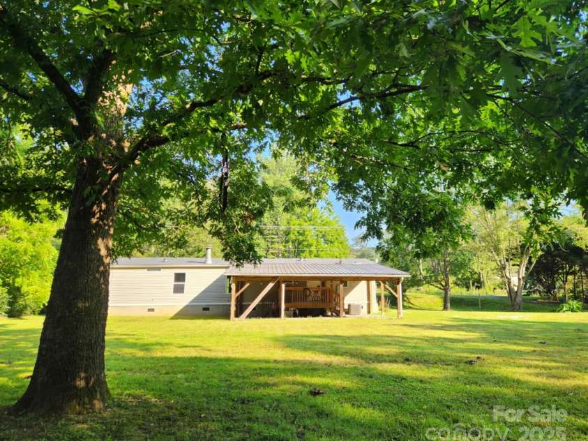 3076/3078 Blue Creek Road, Lenoir, NC 28645.  MLS# CAR4289732, YatesRealty ID 32744. 