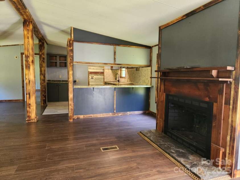 3076/3078 Blue Creek Road, Lenoir, NC 28645.  MLS# CAR4289732, YatesRealty ID 32744. 