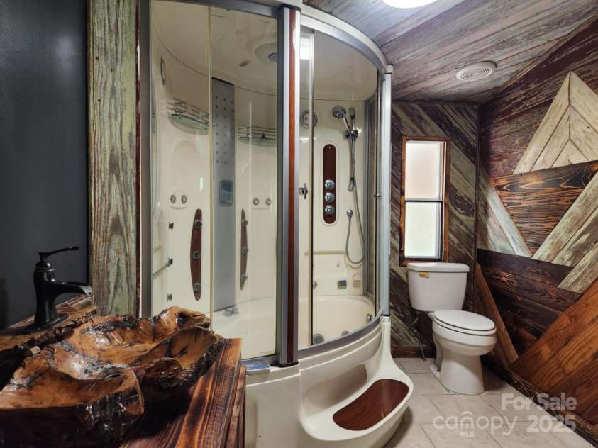 3076/3078 Blue Creek Road, Lenoir, NC 28645.  MLS# CAR4289732, YatesRealty ID 32744. 