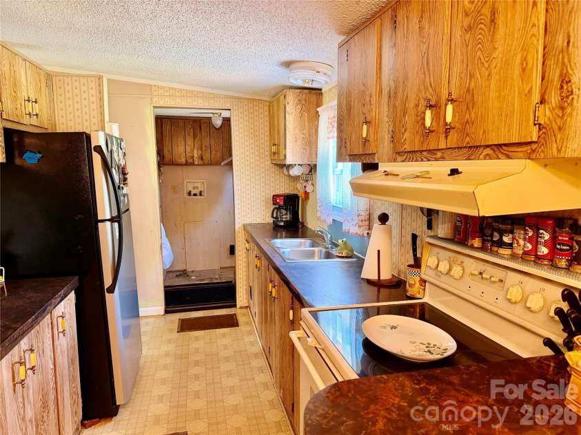 4248 Peachtree Lane, Granite Falls, NC 28630.  MLS# CAR4389959, YatesRealty ID 32744. 