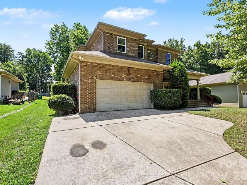 10130 Fairlea Drive, Charlotte, NC 28269.  MLS# CAR4395480, YatesRealty ID 32745. 