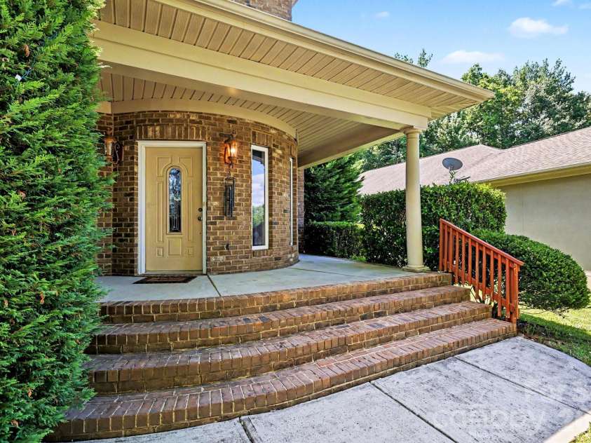 10130 Fairlea Drive, Charlotte, NC 28269.  MLS# CAR4395480, YatesRealty ID 32745. 