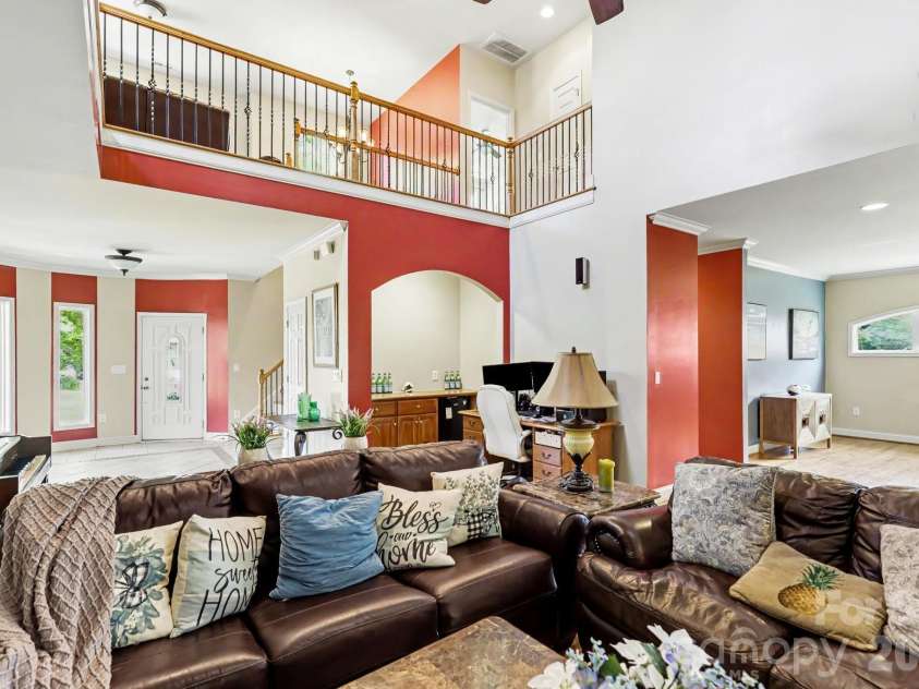 10130 Fairlea Drive, Charlotte, NC 28269.  MLS# CAR4395480, YatesRealty ID 32745. 