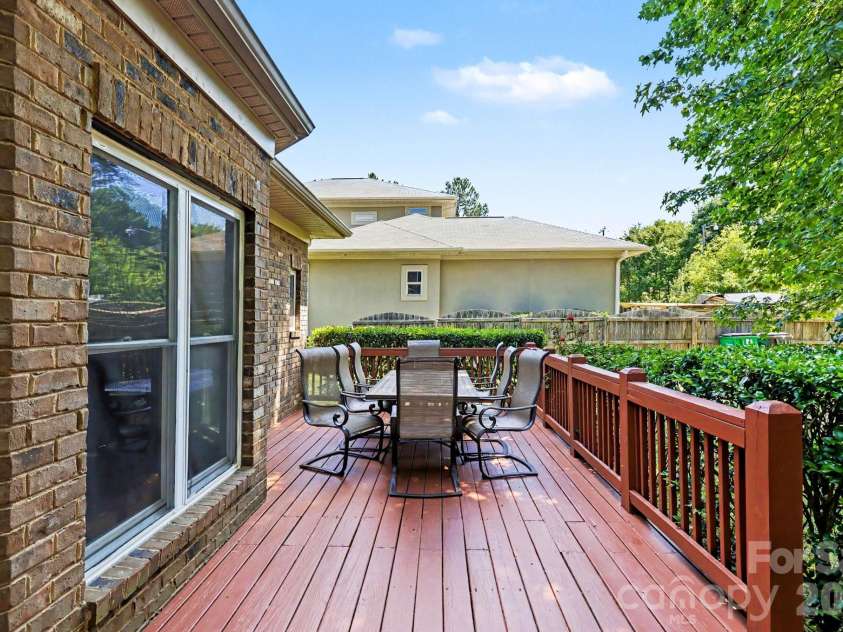 10130 Fairlea Drive, Charlotte, NC 28269.  MLS# CAR4395480, YatesRealty ID 32745. 