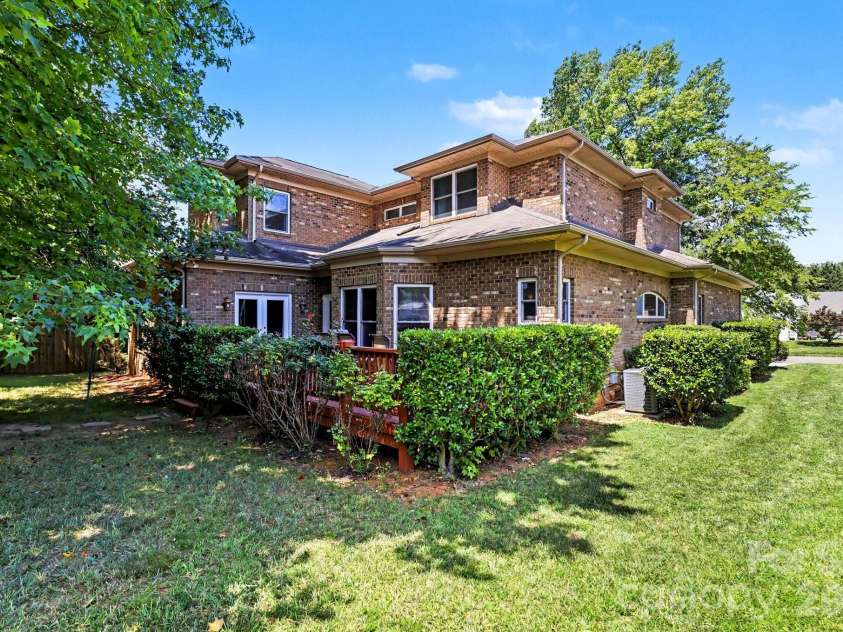 10130 Fairlea Drive, Charlotte, NC 28269.  MLS# CAR4395480, YatesRealty ID 32745. 