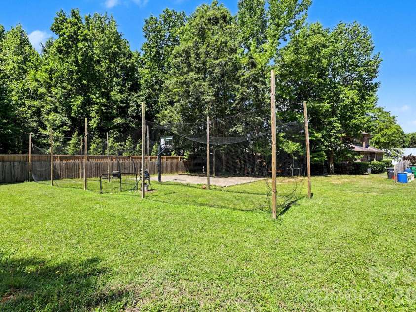 10130 Fairlea Drive, Charlotte, NC 28269.  MLS# CAR4395480, YatesRealty ID 32745. 