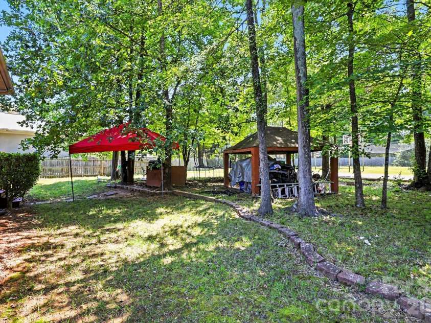 10130 Fairlea Drive, Charlotte, NC 28269.  MLS# CAR4395480, YatesRealty ID 32745. 
