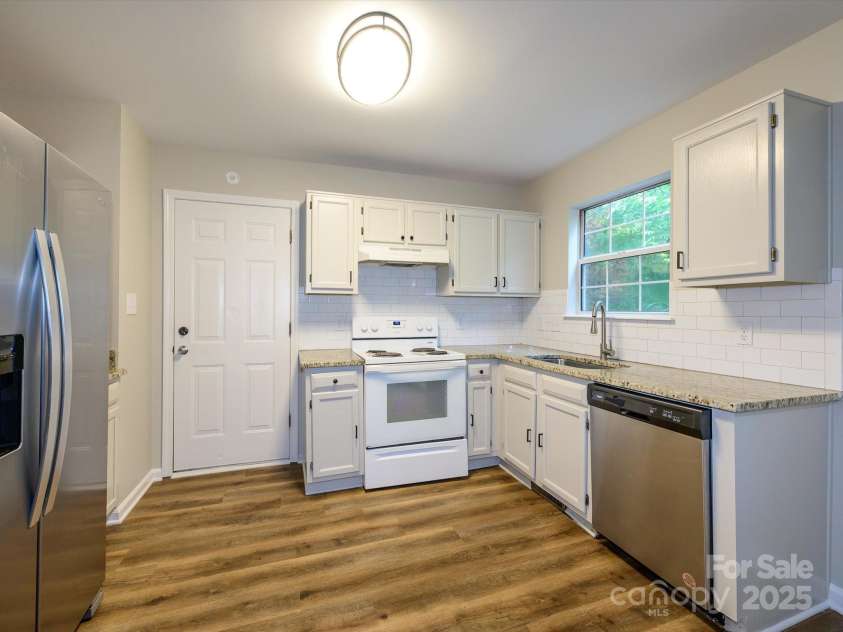 14111 Walkers Crossing Drive, Charlotte, NC 28273.  MLS# CAR4291166, YatesRealty ID 32746. 