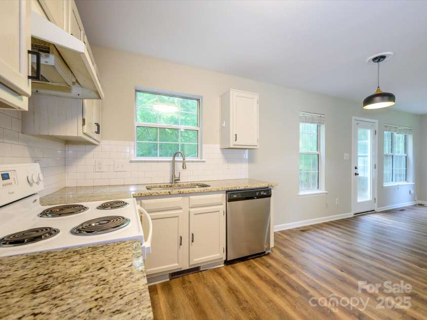 14111 Walkers Crossing Drive, Charlotte, NC 28273.  MLS# CAR4291166, YatesRealty ID 32746. 