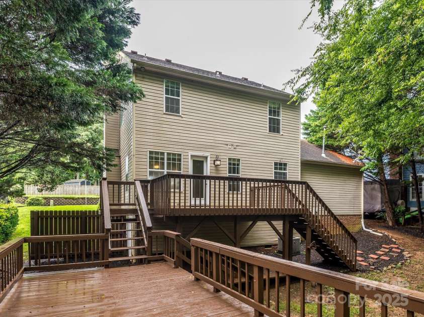 14111 Walkers Crossing Drive, Charlotte, NC 28273.  MLS# CAR4291166, YatesRealty ID 32746. 