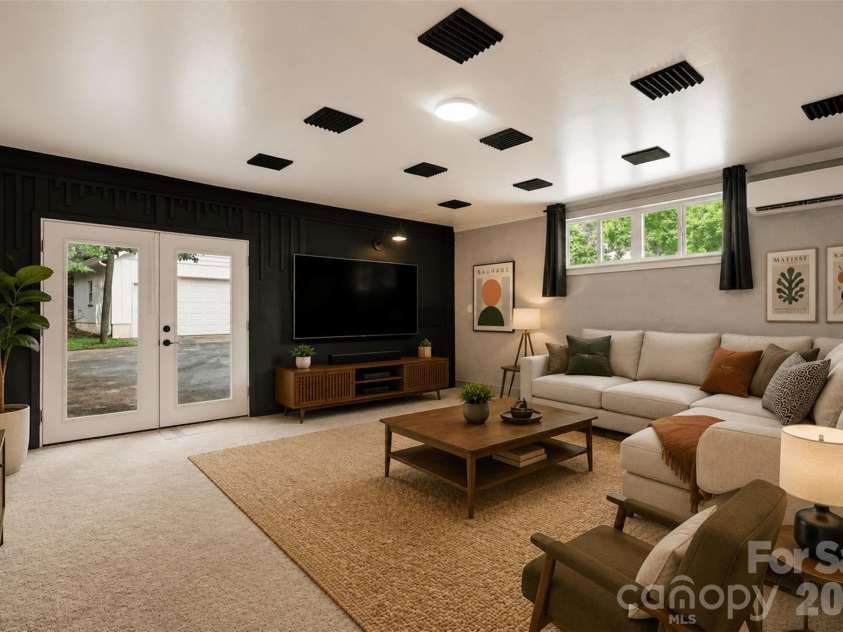 7048 Delta Lake Drive, Charlotte, NC 28215.  MLS# CAR4390901, YatesRealty ID 32746. 
