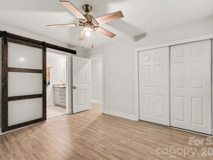 7048 Delta Lake Drive, Charlotte, NC 28215.  MLS# CAR4390901, YatesRealty ID 32746. 