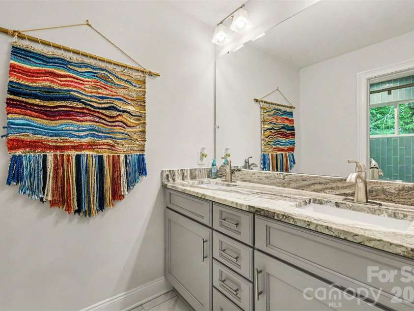 7048 Delta Lake Drive, Charlotte, NC 28215.  MLS# CAR4390901, YatesRealty ID 32746. 