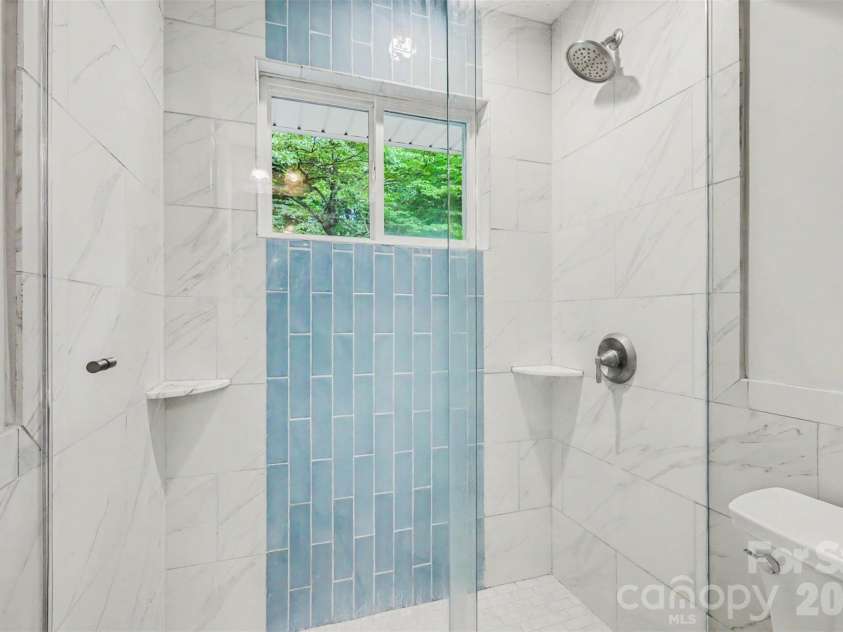 7048 Delta Lake Drive, Charlotte, NC 28215.  MLS# CAR4390901, YatesRealty ID 32746. 