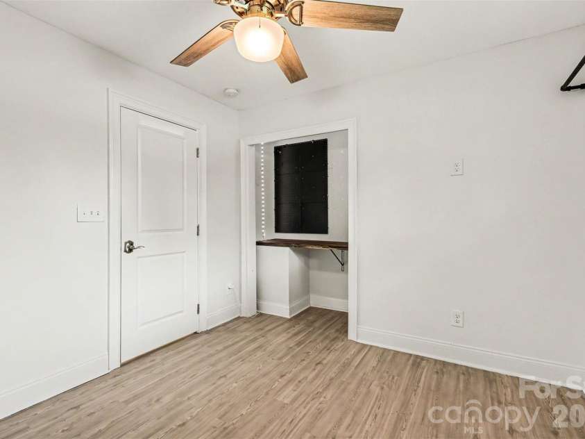 7048 Delta Lake Drive, Charlotte, NC 28215.  MLS# CAR4390901, YatesRealty ID 32746. 