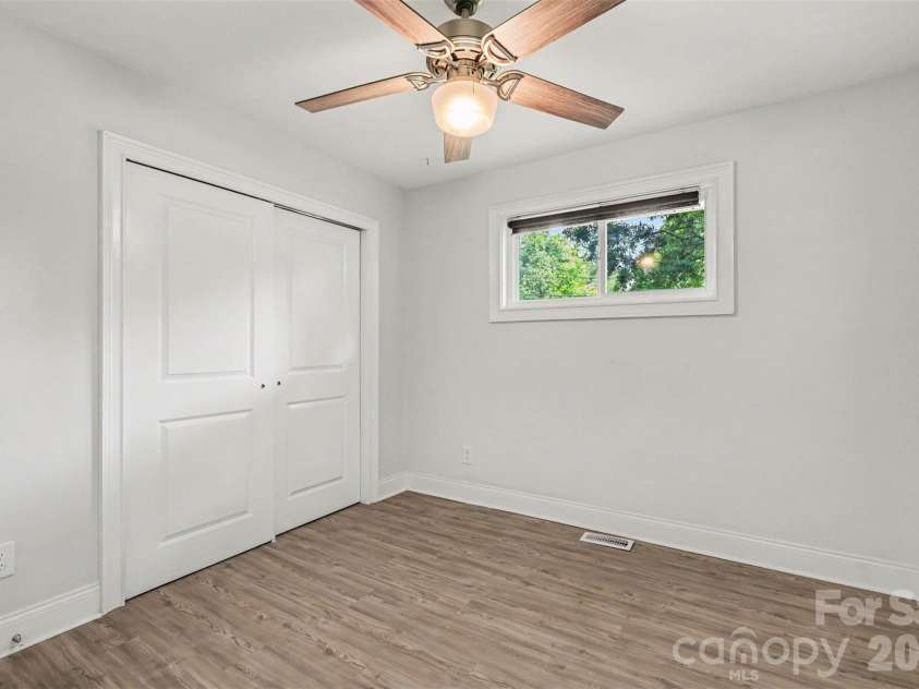 7048 Delta Lake Drive, Charlotte, NC 28215.  MLS# CAR4390901, YatesRealty ID 32746. 