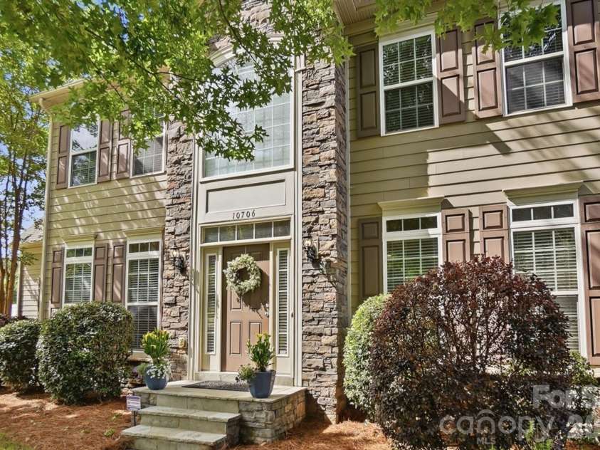 10706 Anglesey Court, Charlotte, NC 28278.  MLS# CAR4372609, YatesRealty ID 32747. 
