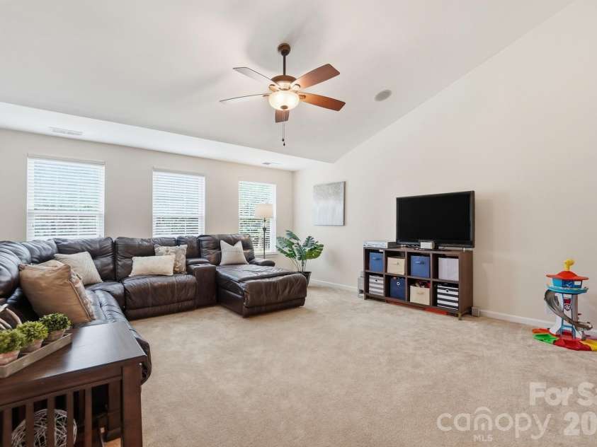 10706 Anglesey Court, Charlotte, NC 28278.  MLS# CAR4372609, YatesRealty ID 32747. 