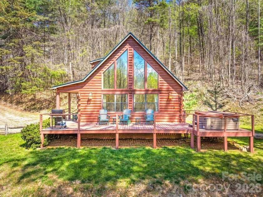 210 Chickadee Drive, Bryson City, NC 28713.  MLS# CAR4394227, YatesRealty ID 32748. 