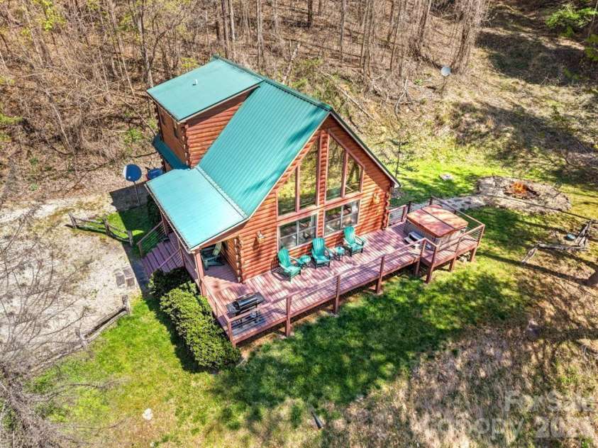 210 Chickadee Drive, Bryson City, NC 28713.  MLS# CAR4394227, YatesRealty ID 32748. 