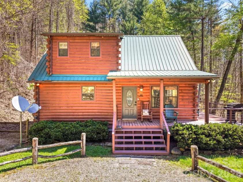 210 Chickadee Drive, Bryson City, NC 28713.  MLS# CAR4394227, YatesRealty ID 32748. 